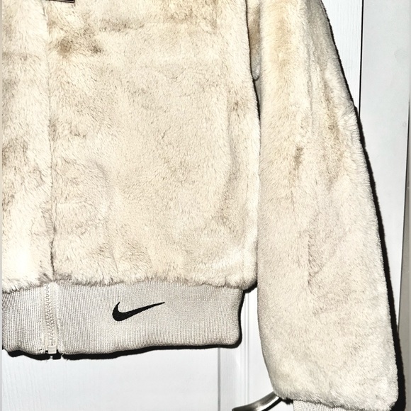 Nike Sportswear Essentials Faux Fur Jacket DD5116-013 Women Size xs - Picture 6 of 9